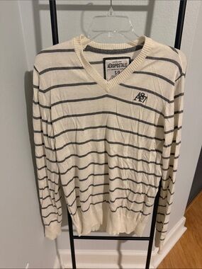 Aeropostale Men's Cream and Gray Striped V-Neck Sweater